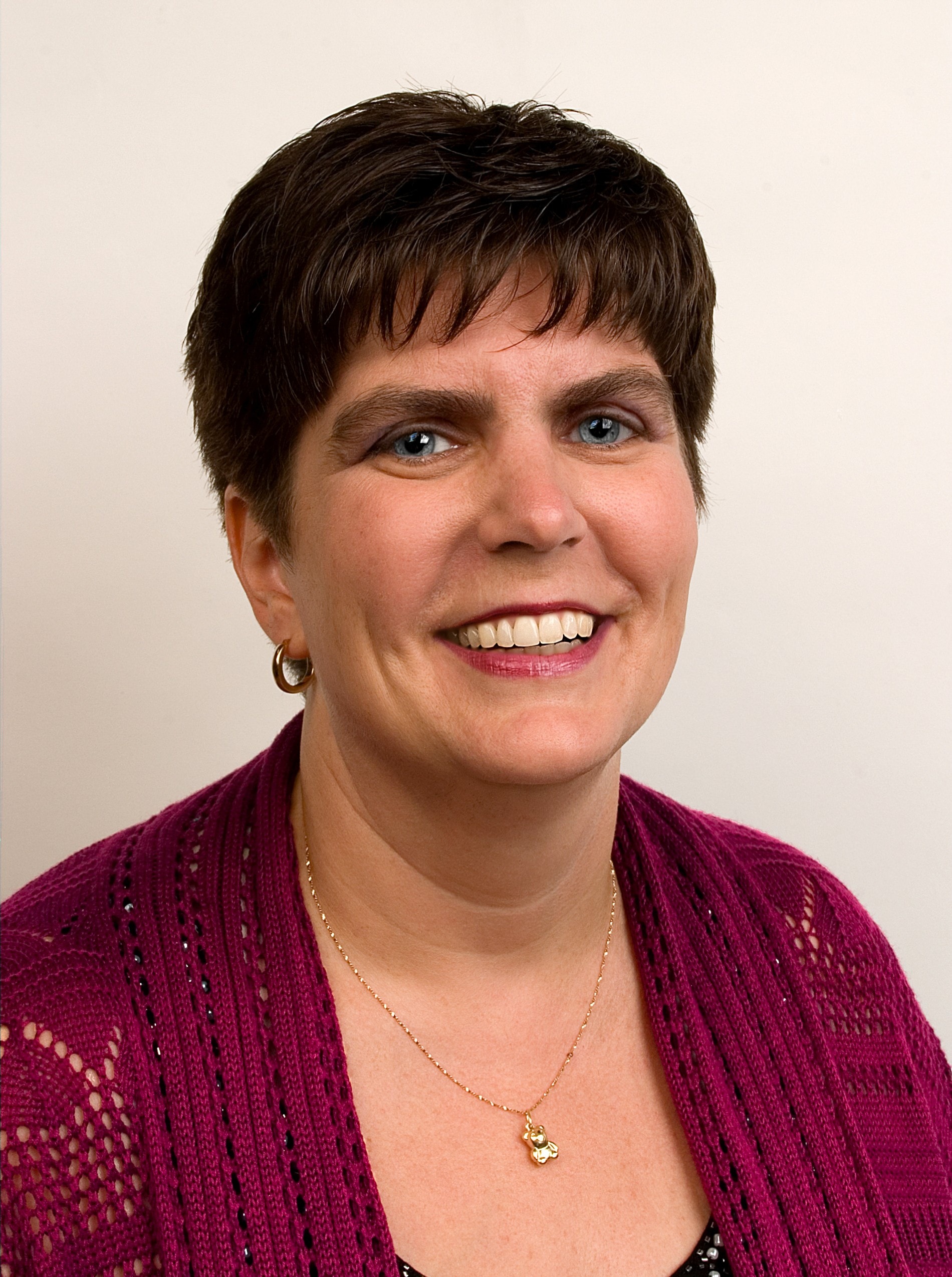 Debbie Holmes headshot